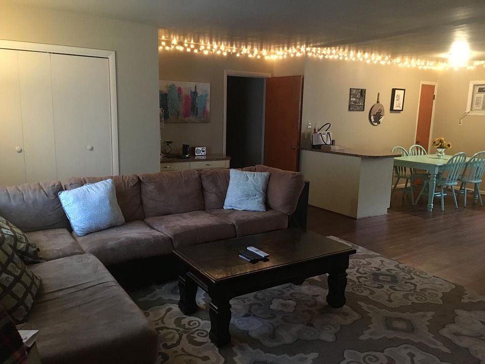 Notice the peninsula with huge area for dining table.