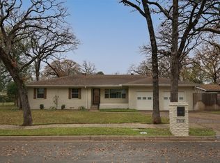 1705 Robin Rd, Pantego, TX 76013