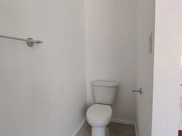 7240 Boxwood Ave NE — Photo 13