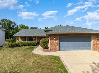 197 Crestview Ln, Dyer, IN 46311
