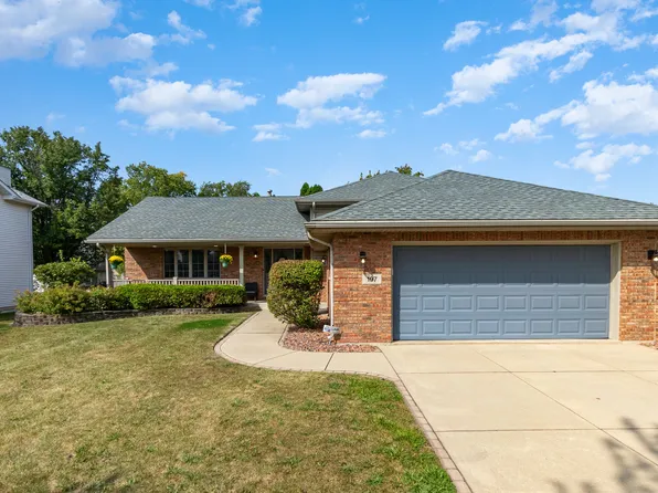 197 Crestview Ln, Dyer, IN 46311