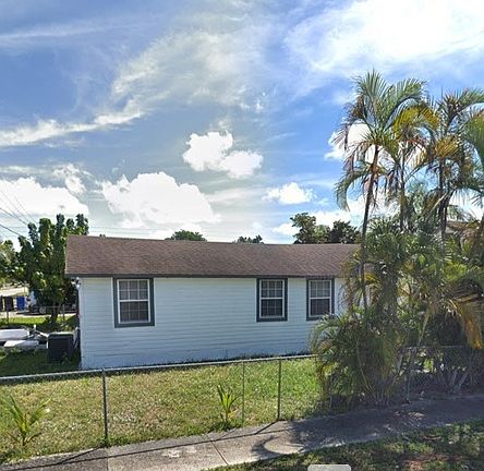 2nd image of 360 NE 174th St