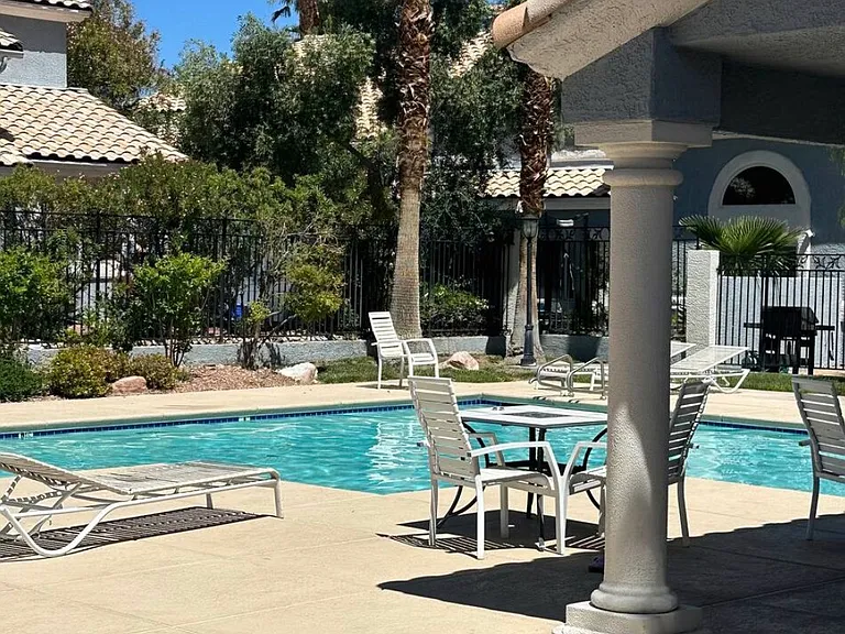 8433 Pacific Fountain Ave — Photo 17