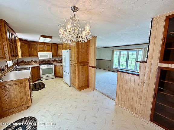 4th image of 243 Duffin Cir