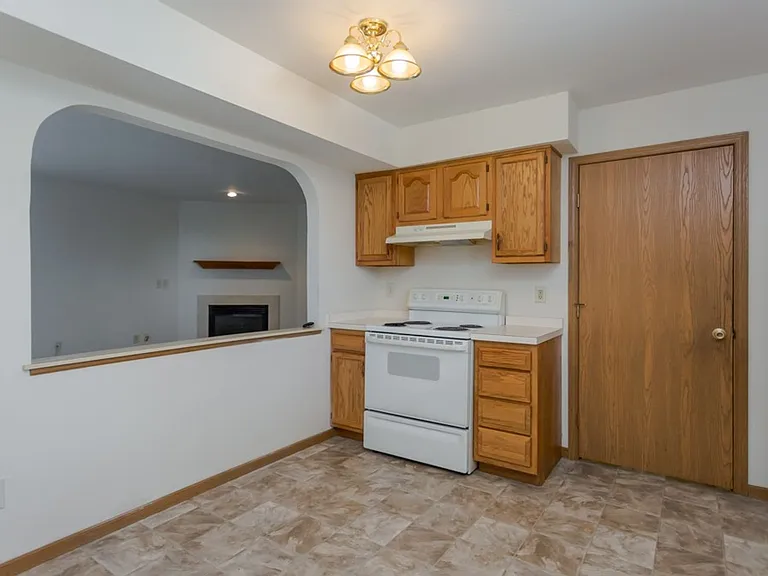 1125-1137 Hilltop — Photo 3