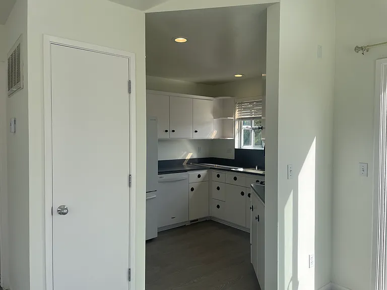 Emmons Rd — Photo 10