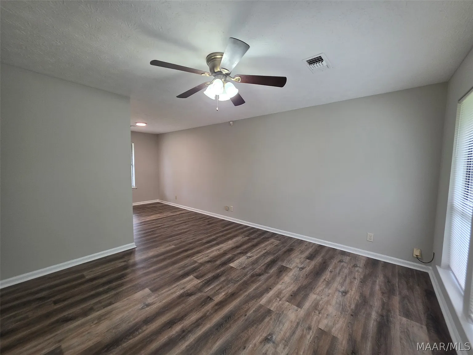 3 bed, 1.0 bath, 1025 sqft, $1,100 — Photo 4