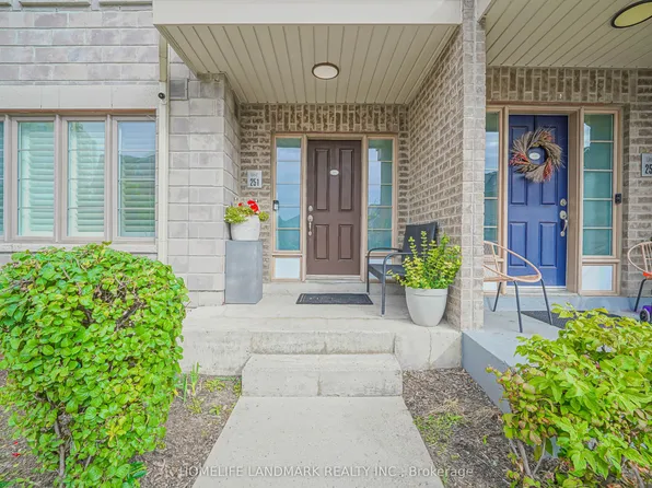 60 Parrotta Dr #251, Toronto, ON M9M 0E5