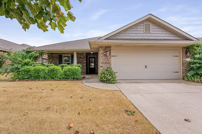 323 Harbor Glen Dr SW