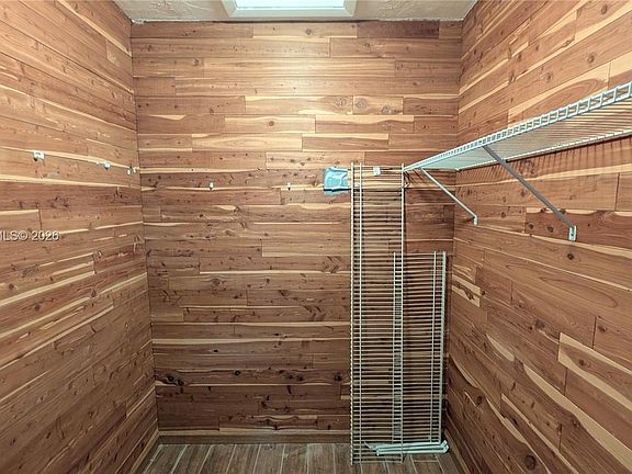 4th image of 315 SE 23rd Ave APT 1-5