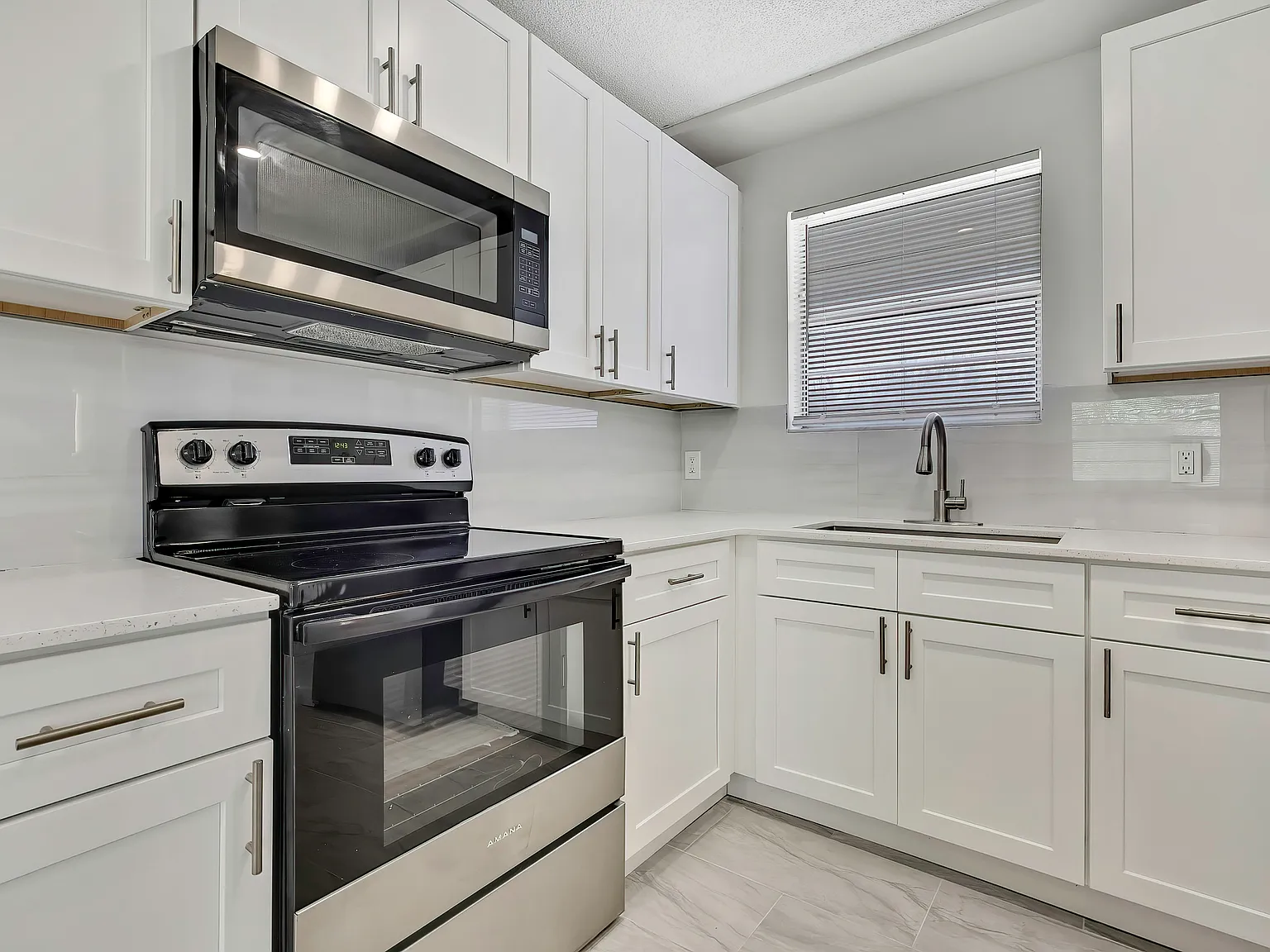 Tidewater Apartments — Photo 2
