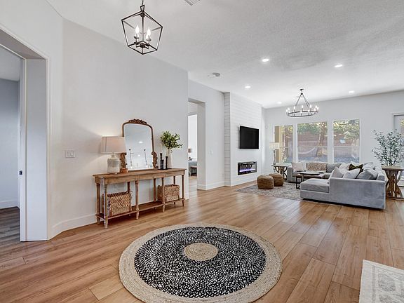 3rd image of 2655 Buckmaster Ln