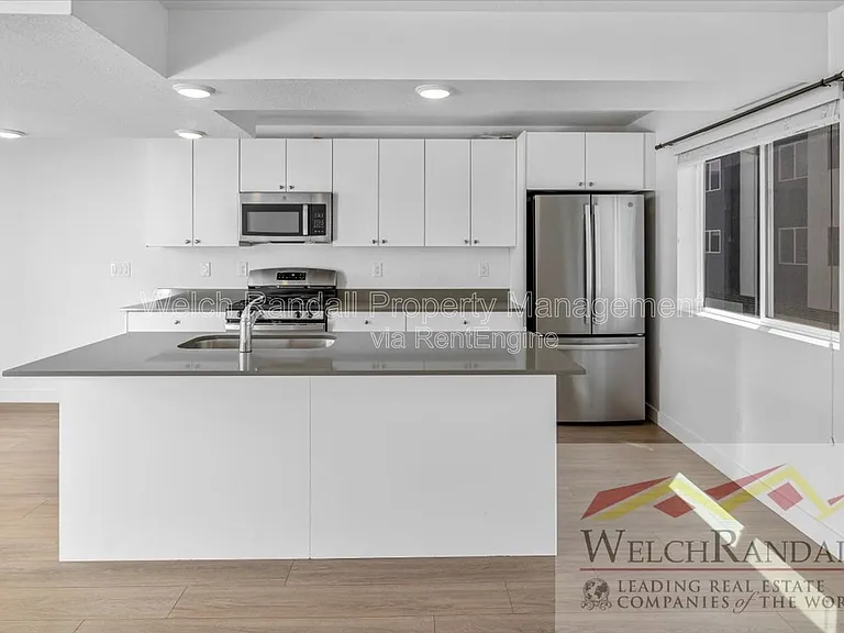 82 E Weekes Way — Photo 11