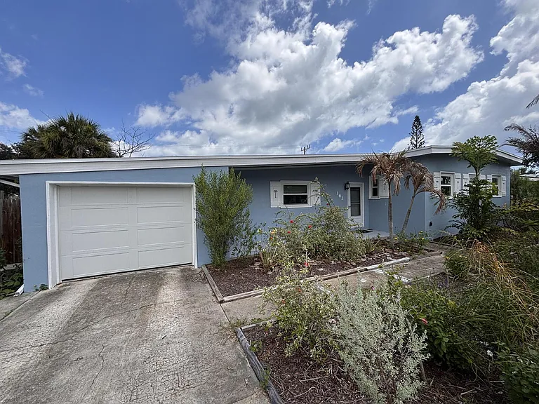 161 Eden Ave — Photo 2