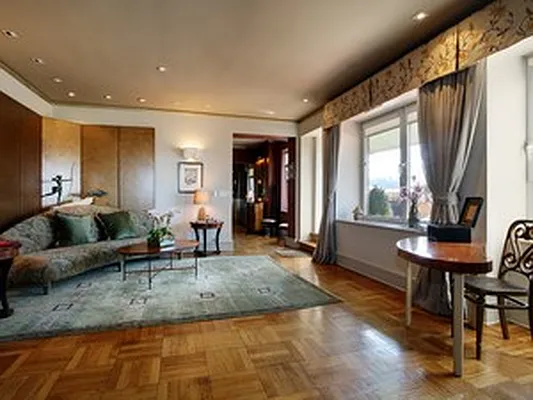 Sold by Corcoran | media 19