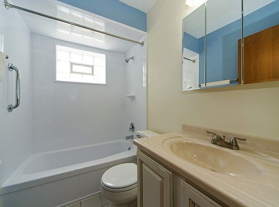 5th image of 2433 N 77th Ct APT 1W
