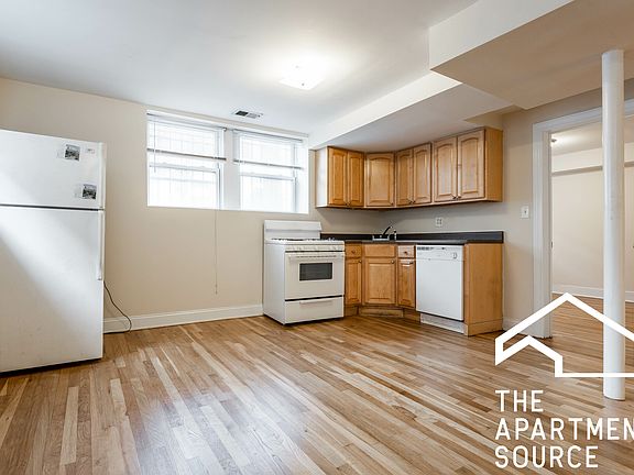 4th image of 851 W Cornelia Ave