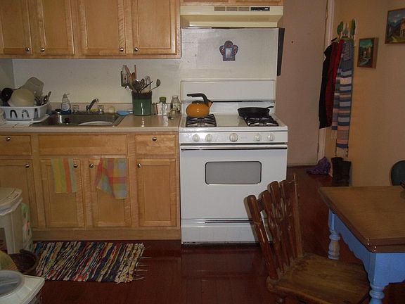2nd image of 1331 Snyder Ave #2R