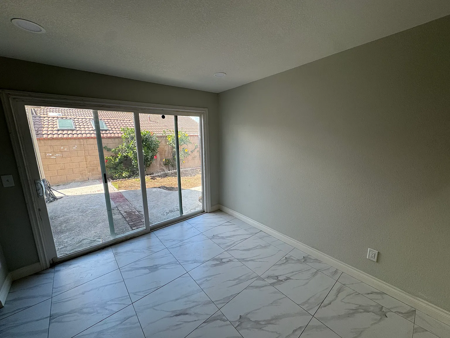 4 bed, 1378 sqft, $4,850 — Photo 2