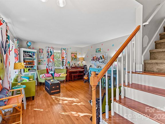 5th image of 2515 Cliffside Dr