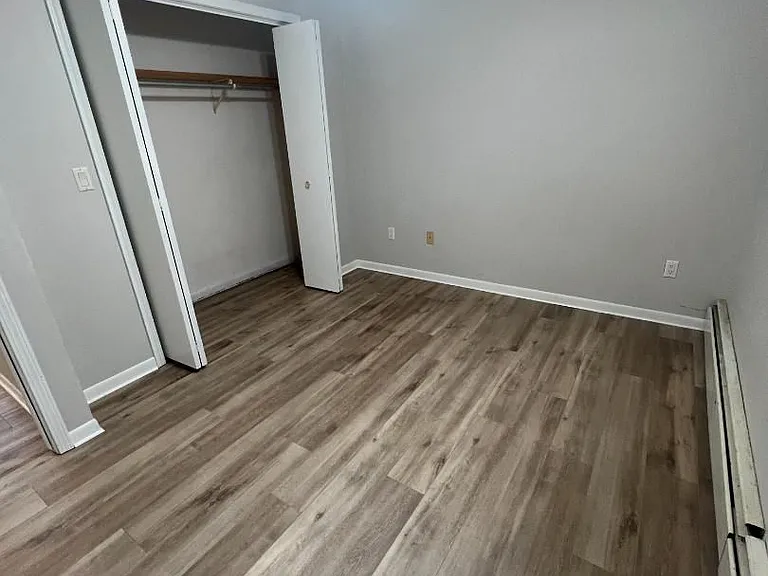 10729 Main St — Photo 2