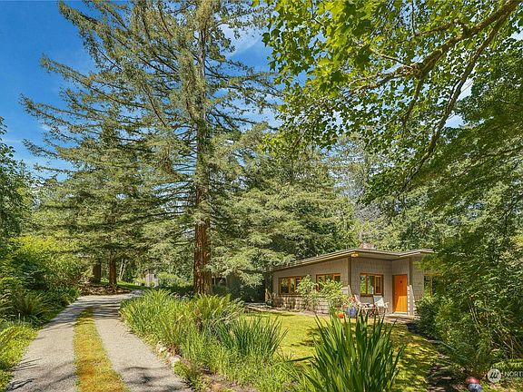 3rd image of 5885 NE Eagle Harbor Drive