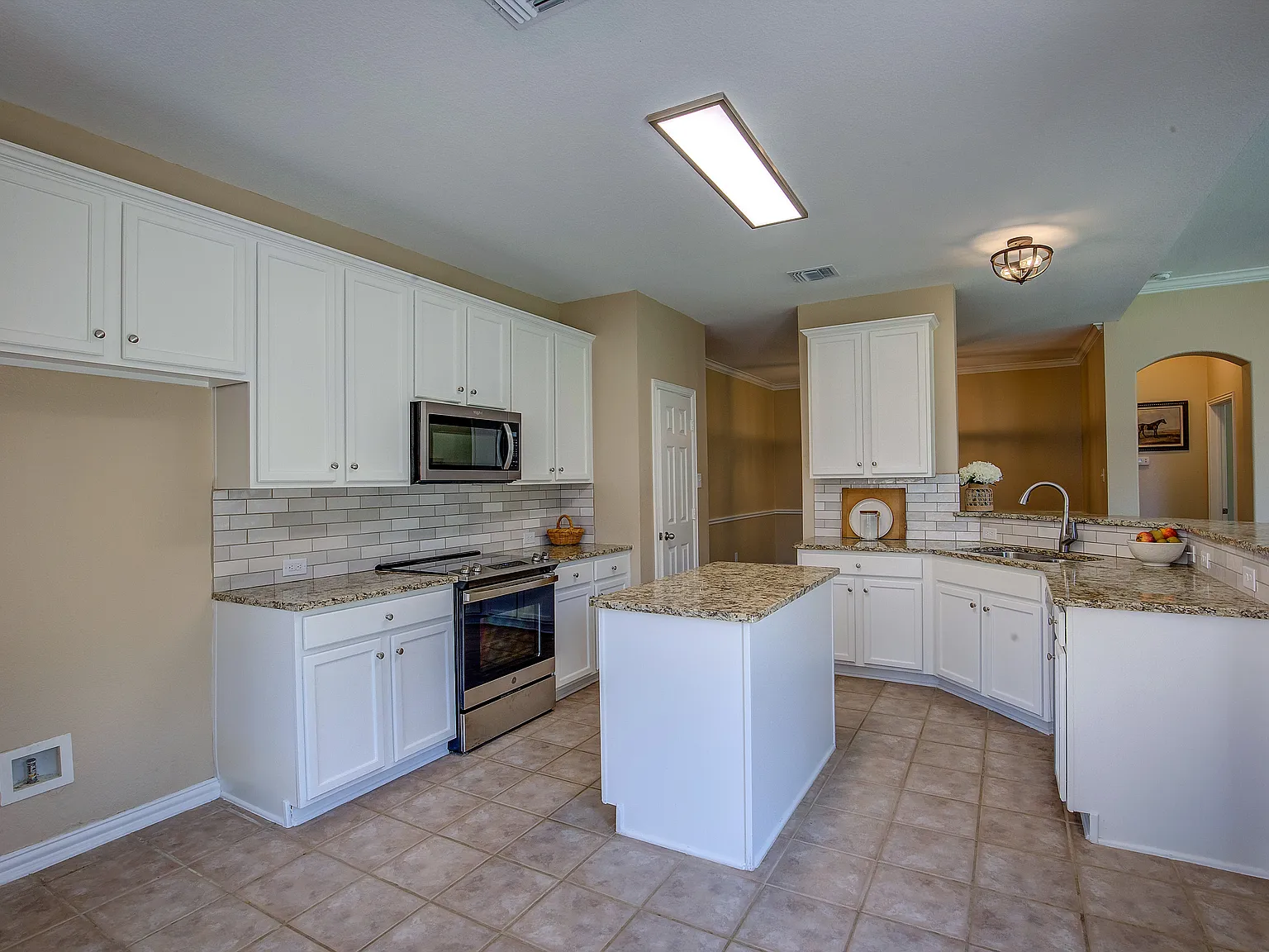4 bed, 2457 sqft, $2,795 — Photo 2