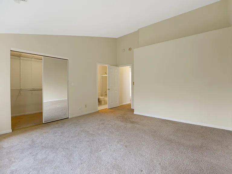 3073 Kentshire Cir — Photo 16