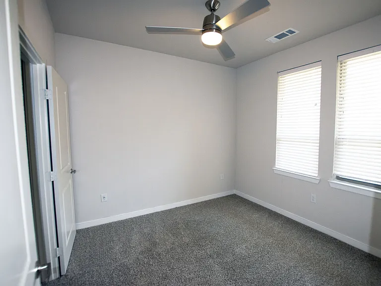 Lofts at Ventura — Photo 3