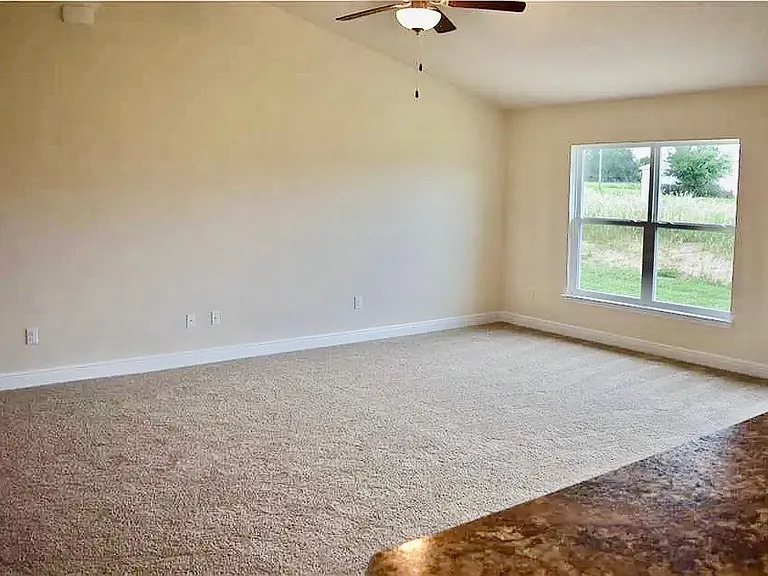 720 Desmoines Dr — Photo 8