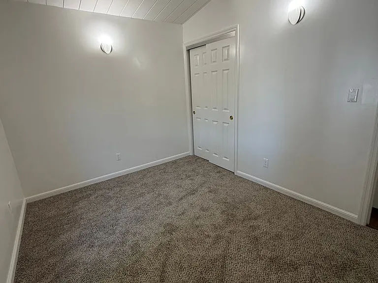 295 Roswell Dr — Photo 10