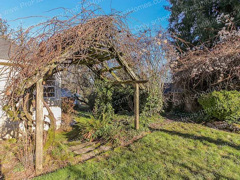 616 SW Moss St — Photo 31