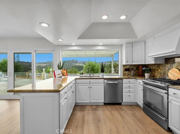 2619 N Velarde Dr, Thousand Oaks, CA 91360