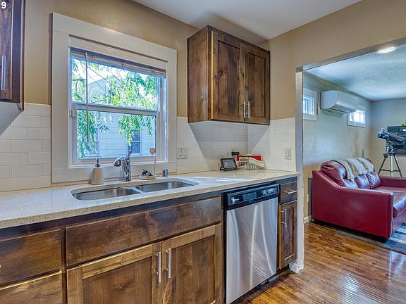 5th image of 2303 E 26th St