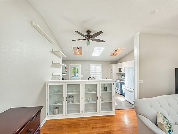 5th image of 11 Hankins Ln