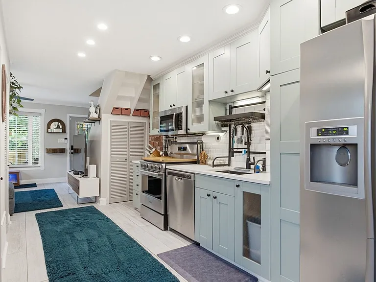 1317 Pendleton St — Photo 14