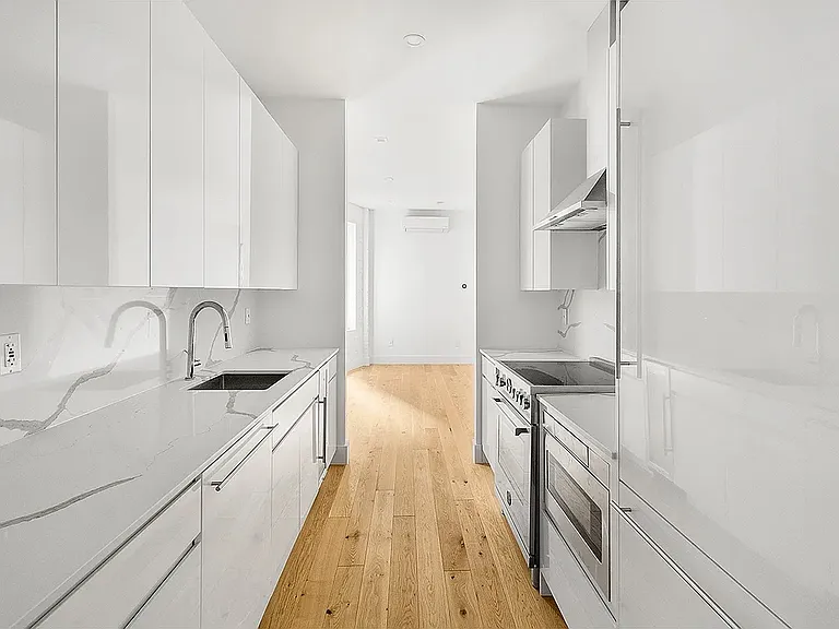 1440 Pacific St #Townhouse 2 — Photo 2
