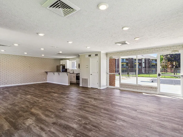 Rolling Park Apartments — Photo 18