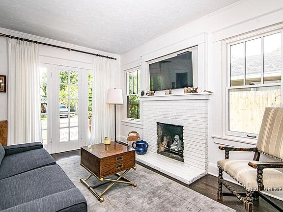 3rd image of 3214 W Barcelona St
