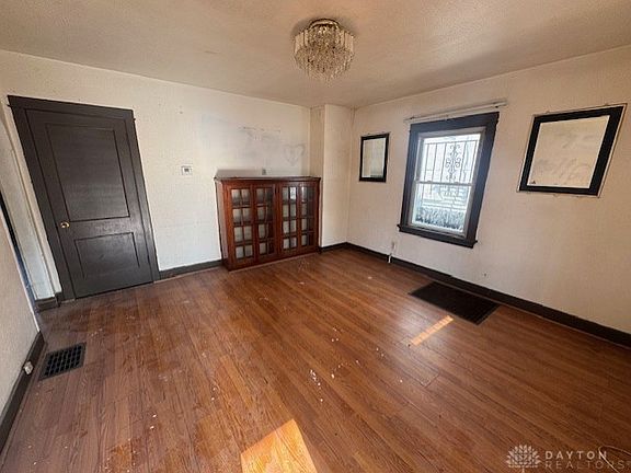 2nd image of 1727 W Riverview Ave