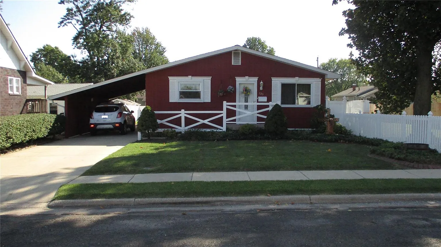 133 W 1st St photo 1