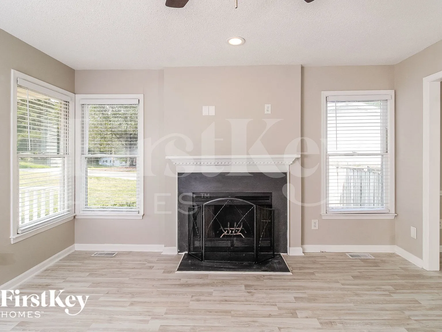 3 bed, 2.5 bath, 1430 sqft, $1,940 — Photo 2