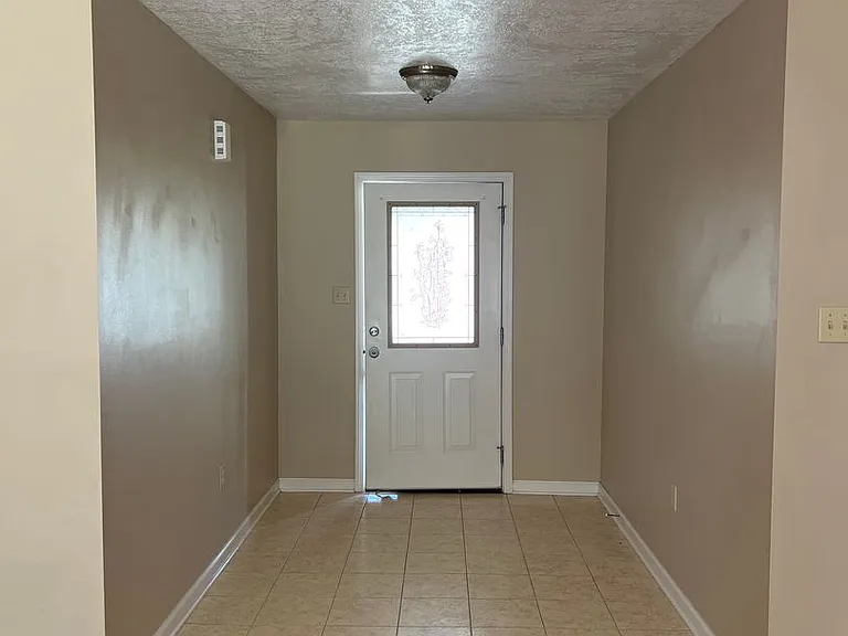 110 Maverick St — Photo 3