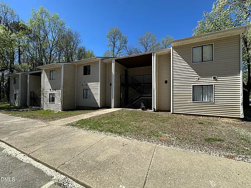 204 Flowers St Photo 1