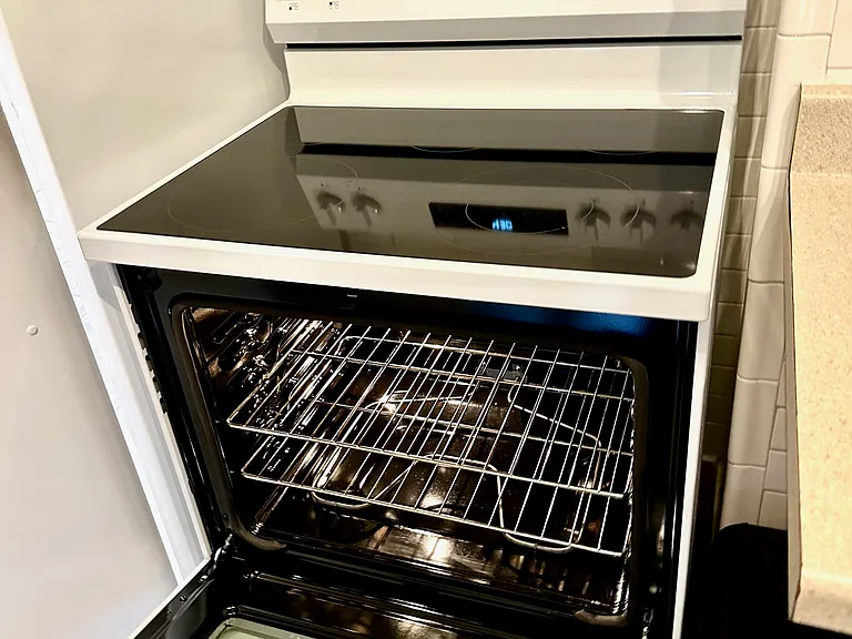 558 Broadway Apt1 - Kitchen Range