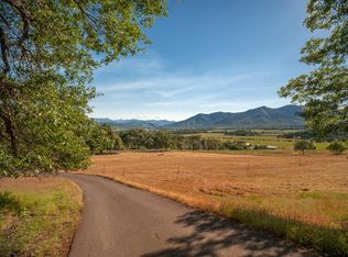 230 Crossway Dr, Gold Hill, OR 97525