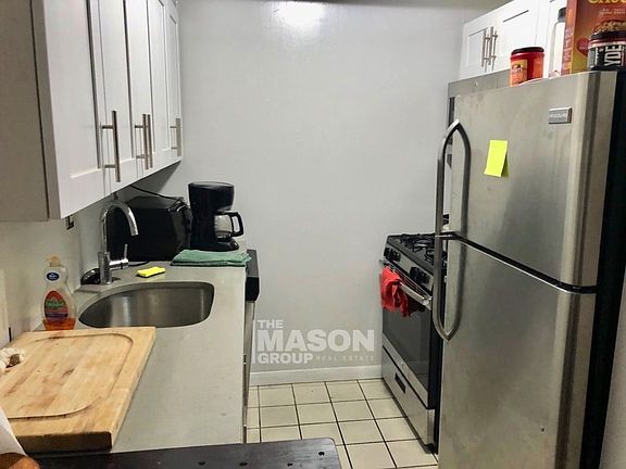 5th image of 337 W 43rd St APT 4D