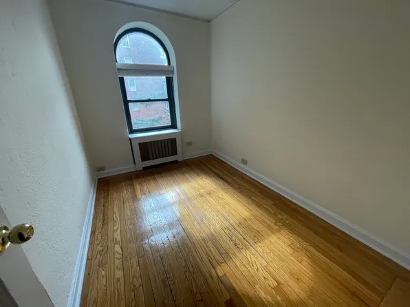 2728 Henry Hudson Parkway image 11 of 12