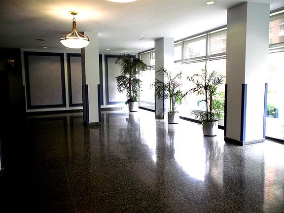 3rd image of 2930 W 5th St #21
