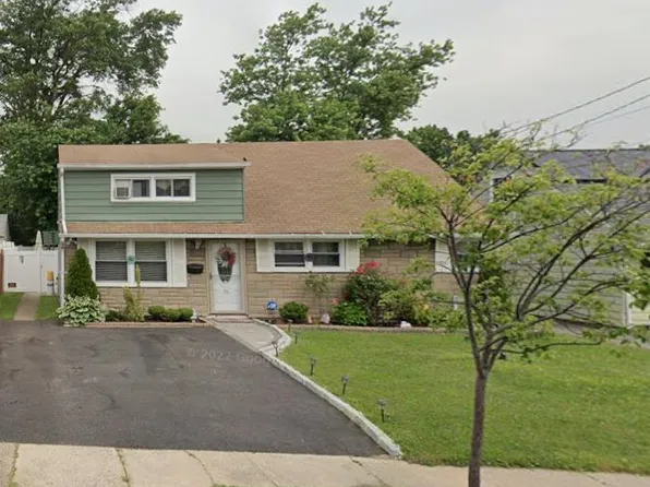 36 Laurel St, Carteret, NJ 07008